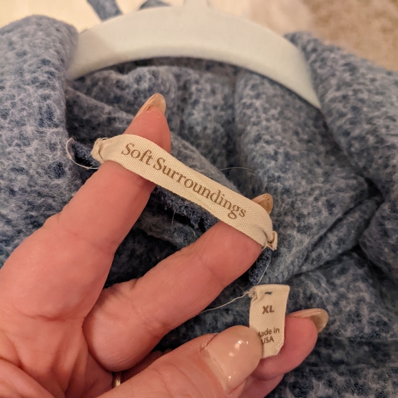 Sweatshirt - Picture 5 of 5